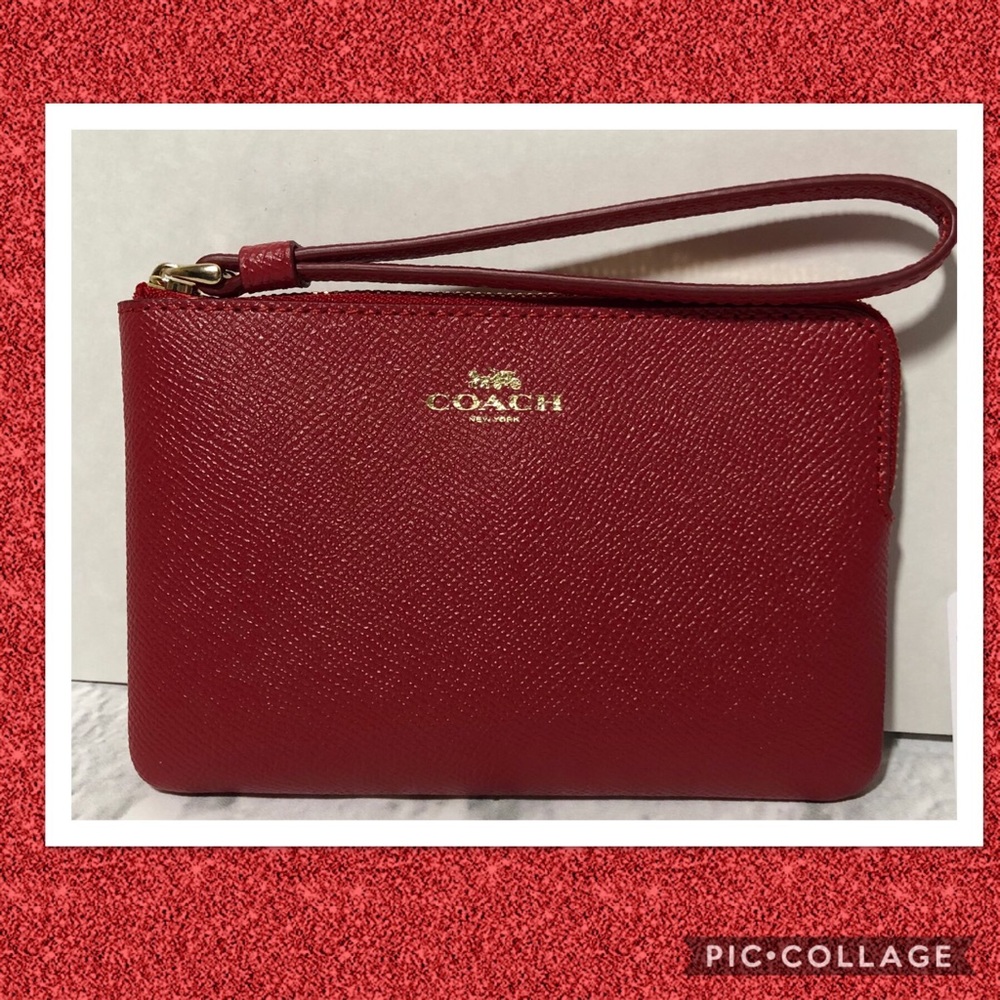 🚨ONE LEFT 🚨NWT COACH TRUE RED WRISTLET🚨